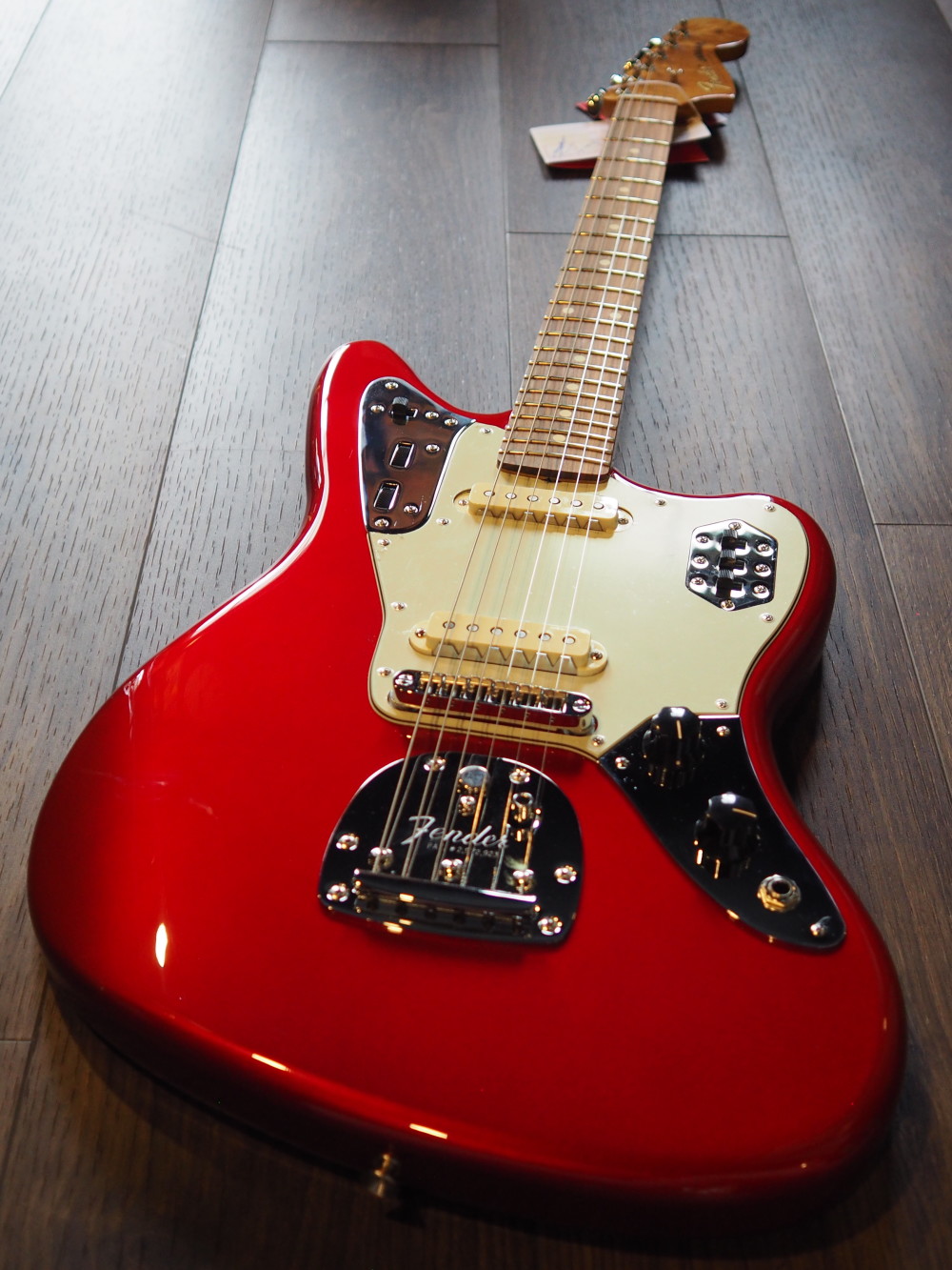 Fender Classic Player Jaguar Special Pau Ferro Candy Apple Red