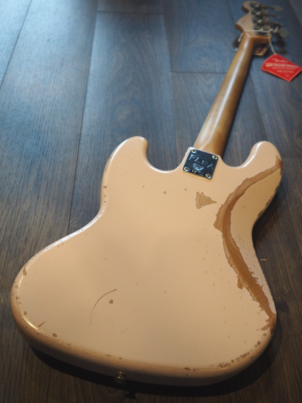 Fender Signature Flea Road Worn Jazz Bass Shell Pink