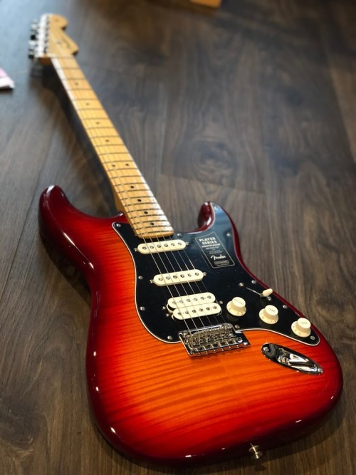 Plus　Player　Fender　HSS　Stratocaster　通販