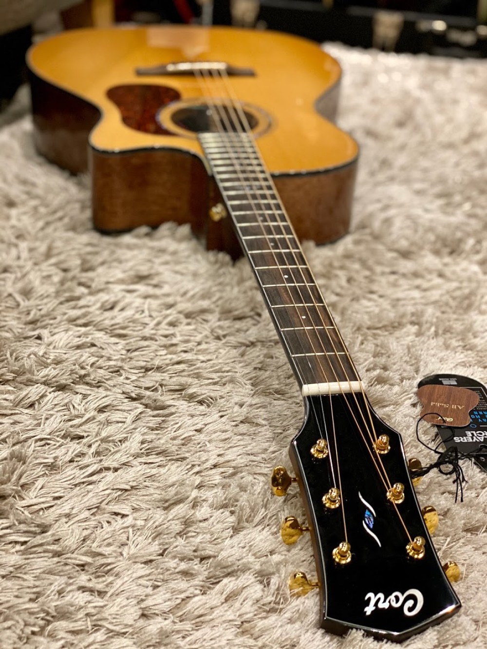 Cort Gold A6 Natural Acoustic Electric With Premium