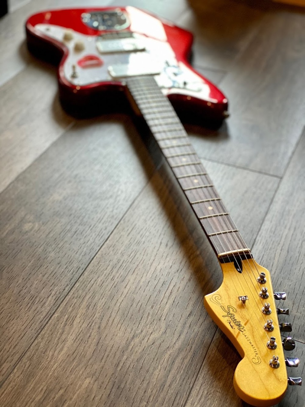 Squier Vintage Modified Jazzmaster in Candy Apple Red