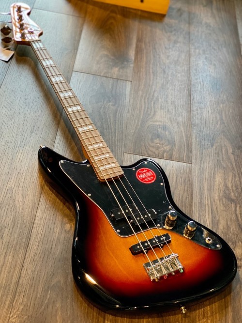 Laurel Fingerboard Squier by Fender Classic Vibe Jaguar Bass 3-Color Sunburst