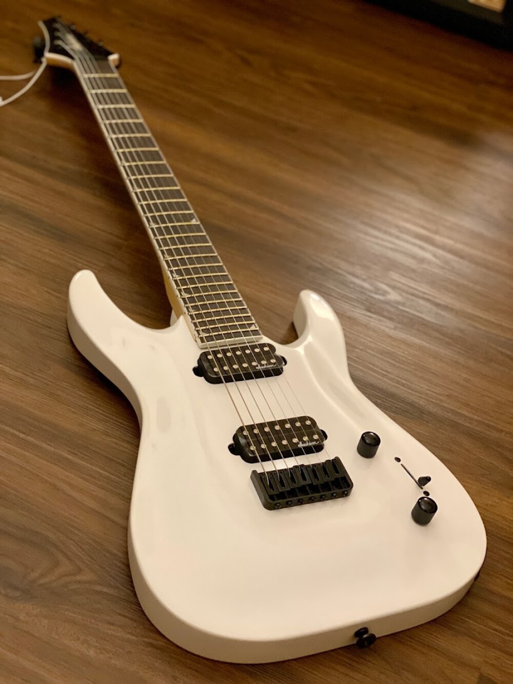 Jackson JS Series Dinky JS32-7 Snow White with Amaranth Fingerboard 