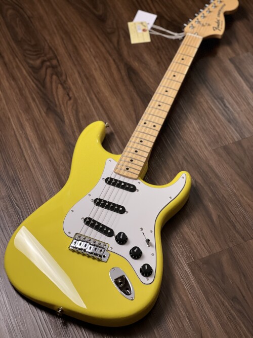 Fender Japan Limited International Color Stratocaster with Maple 