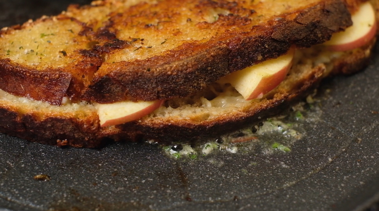 Blue Cheese Apple Toast image